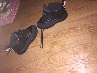 Jordan 12s size 9c