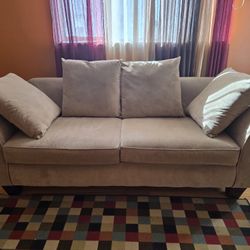 Modern 3-Seat Sofa with Pillows