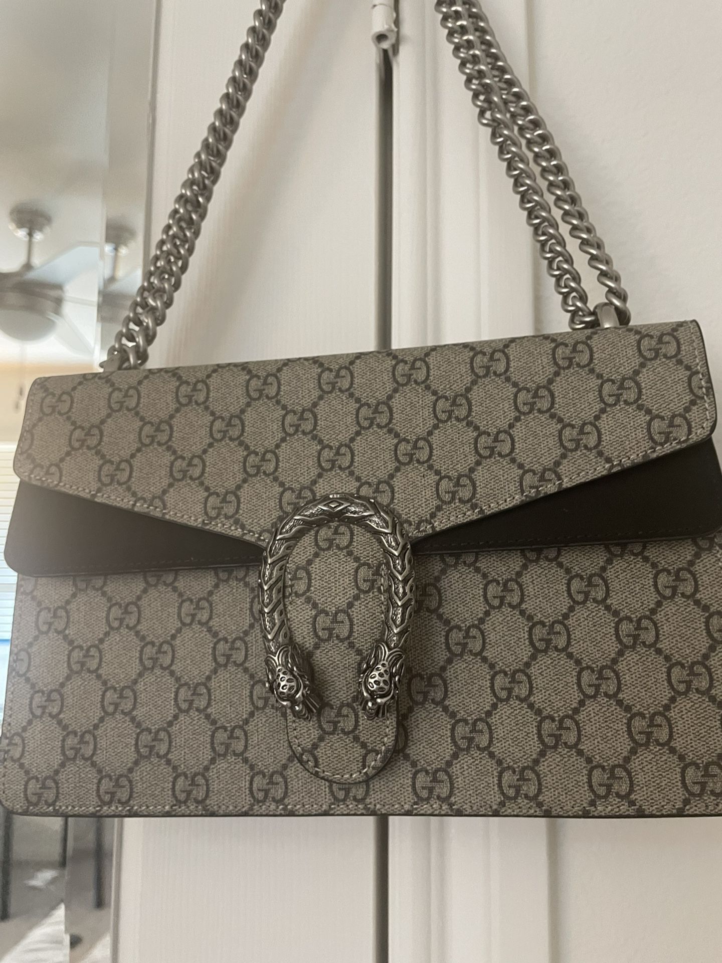 Hand Bag ( Gucci)  Read Description !!! 