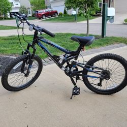 Hyper Shocker 20-Inch Boy's Mountain Bike