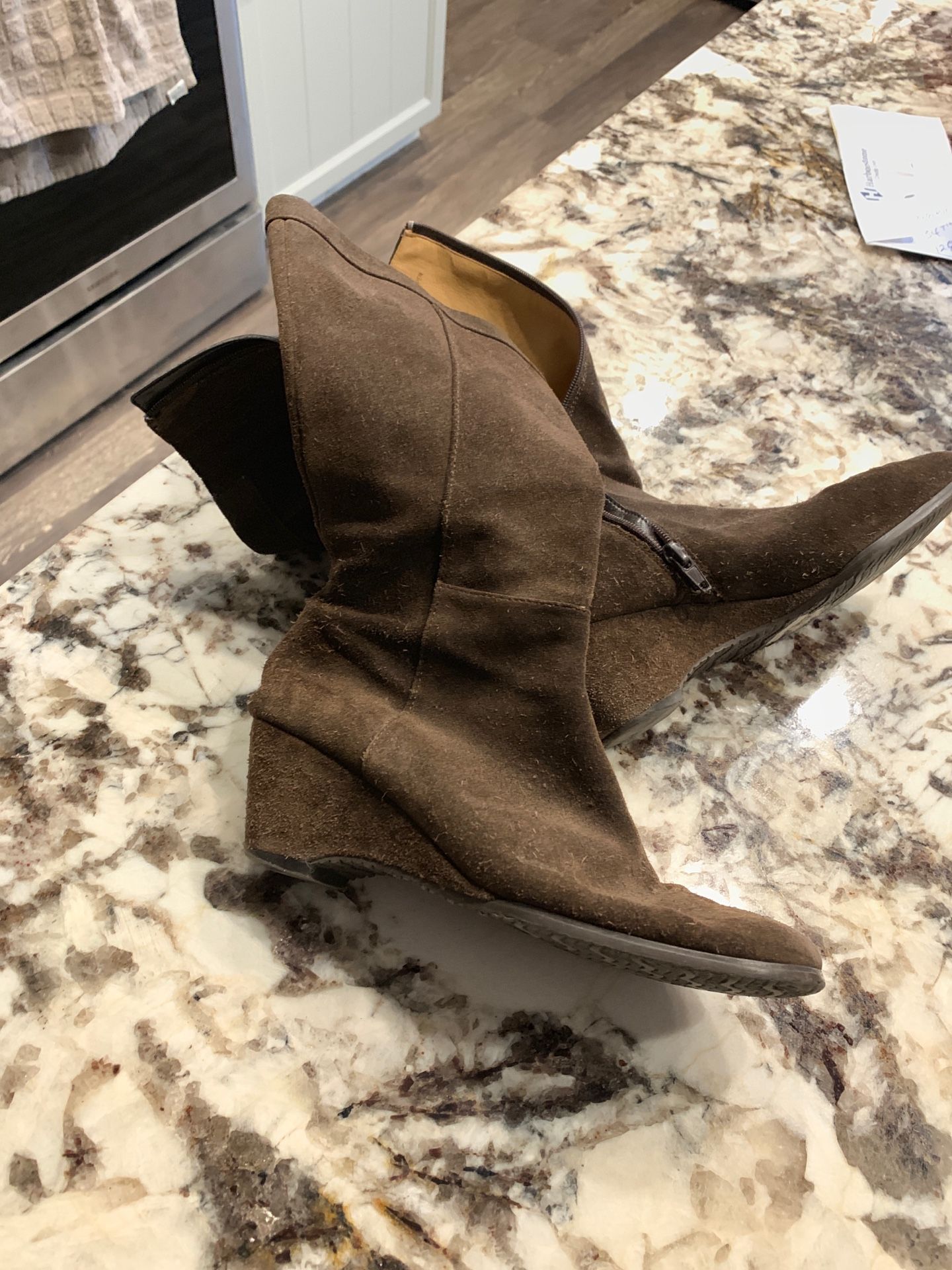 Girls (7-14) size 2 suede chocolate boots