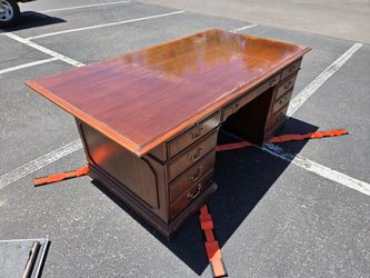 Traditional Mahogany Executive Pedestal Desk