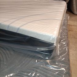 💤💤💤🛌🏾 $209 Queen Memory Foam Mattress Available $209 💤🛌🏾💤💤