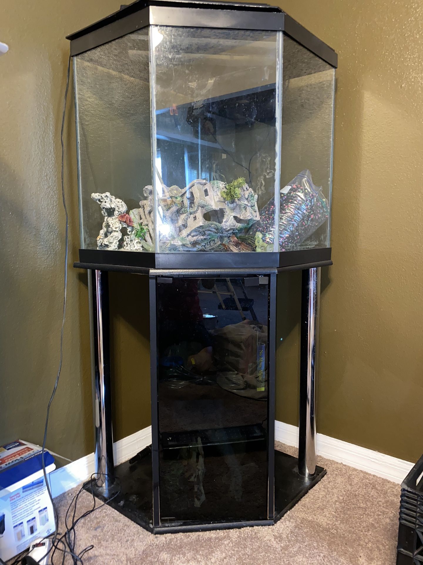 50 Gal Fish Aquarium With Corner Stand Loaded With All Amenities Only Needs Fish for
