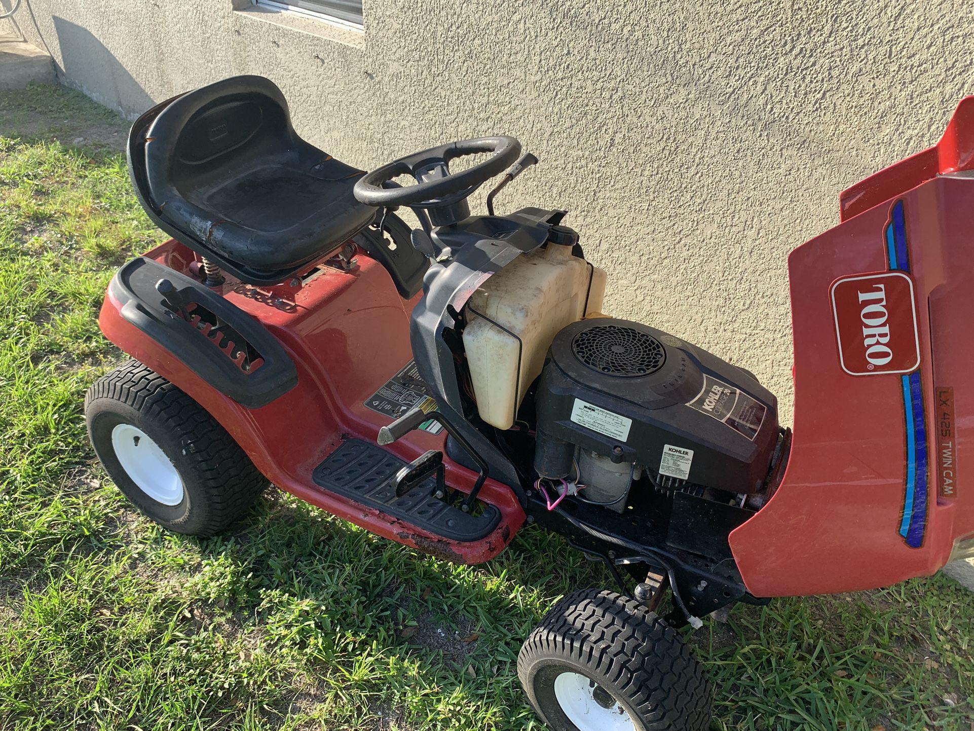 Toro LX 425 Twin Cam Riding Mower Sold as Is(PLEASE READ DESCRIPTION