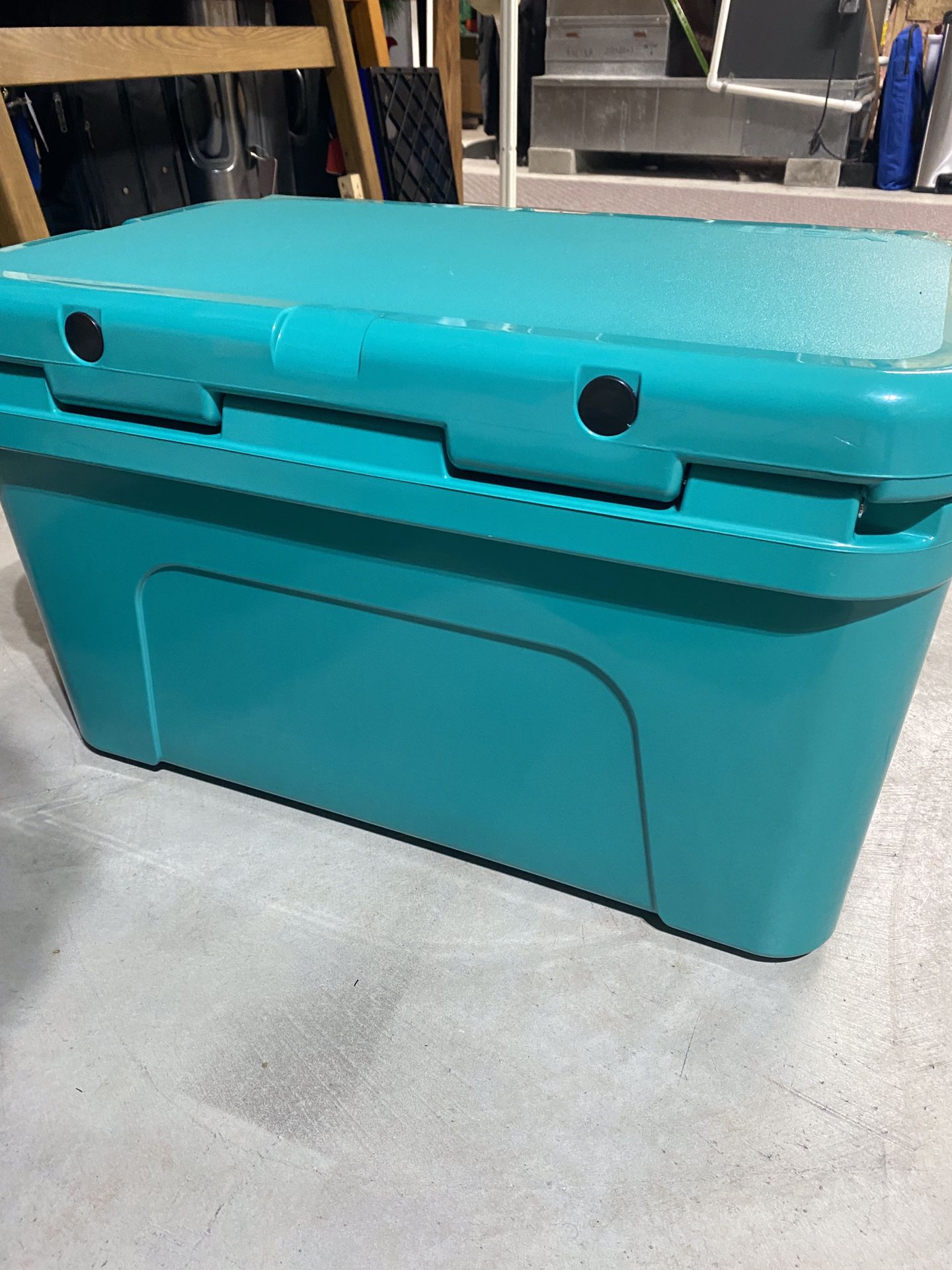 Yeti Tundra 45 Reef Blue for Sale in Whitsett, NC - OfferUp