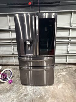 LG French Door Refrigerator with InstaView