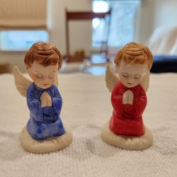 2 Vintage Porcelain Angels Figurines closed eyes and Kneeling in Prayer, 2.5 inch tall, good condition 
