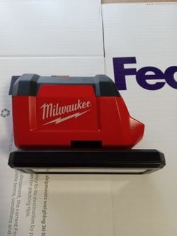 Milwaukee M12 Rover Light