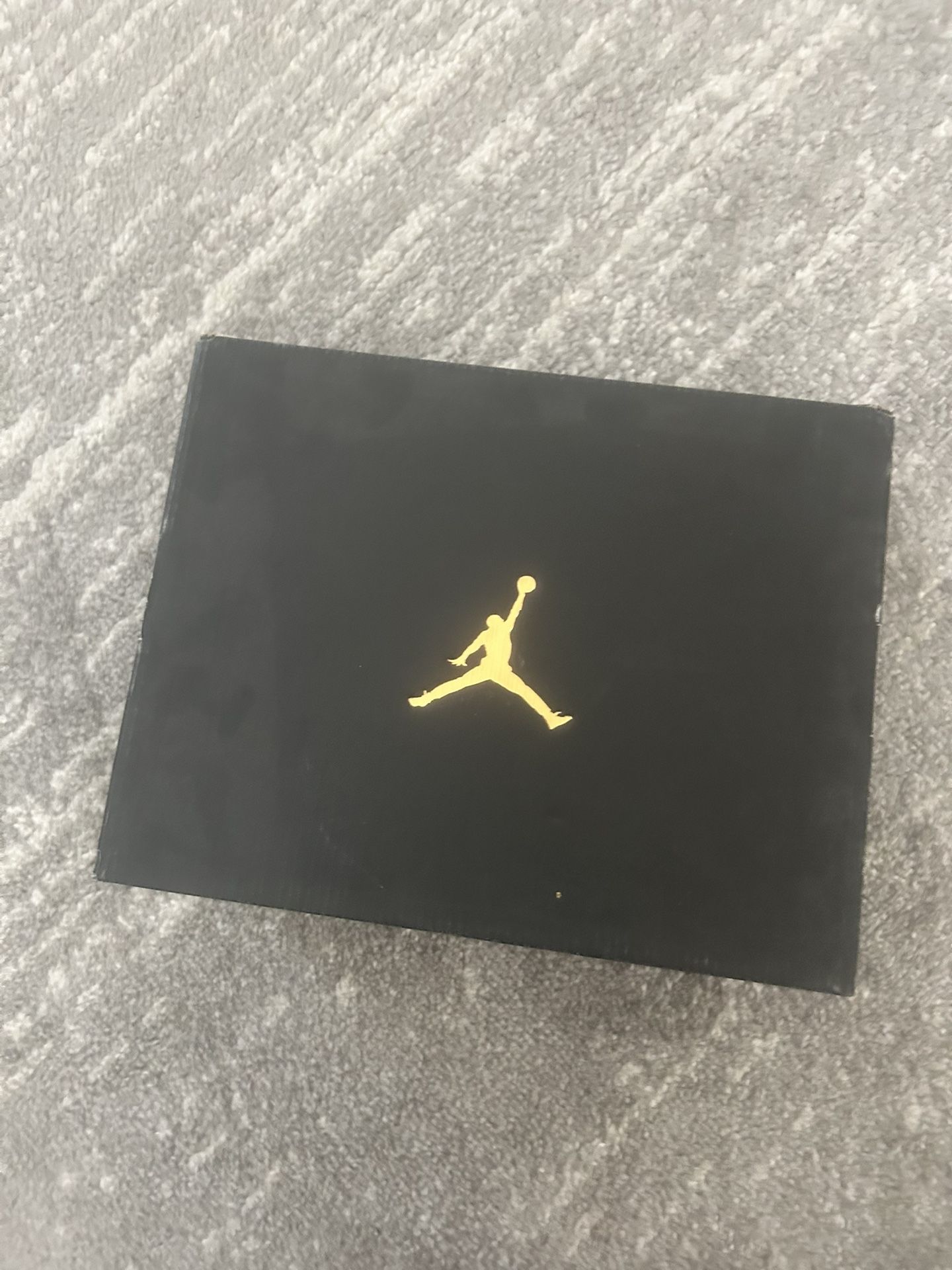 YOUTH Jordan 1 Low’s Size 5Y 7 WOMENS
