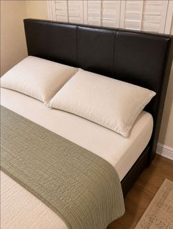 Queen size upholstered bed