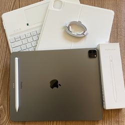 iPad Pro 12.9” (M2 chip / 2022 model) 6th Generation 128GB with  keyboard case and stylus pen 