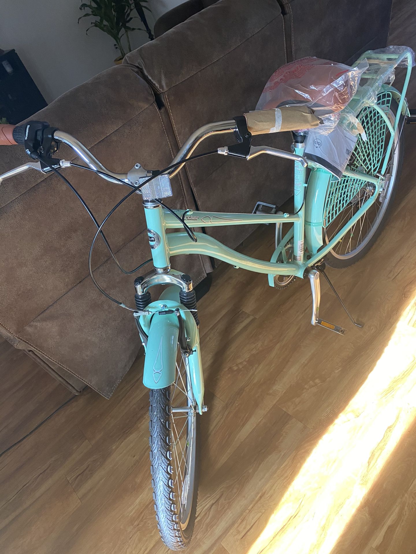 BRAND NEW 27” 7 SPEED COLUMBIA BEACH CRUISER PERFECT FOR THE SUMMER, READY TO RIDE!