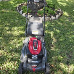 Honda Hrx217vka Self Propelled Mower Great Condition $475 Price FIRM/ En Excelente Estado Precio FIRME $475