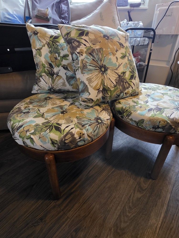 2 Ottomans And 2 Pillows