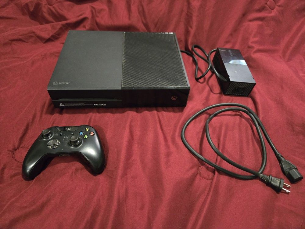 Xbox One (original) w/ Controller + Power Cable – Tacoma