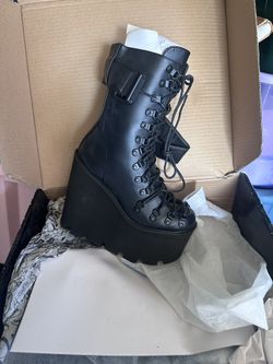 Current Mood Black Traitor Boots