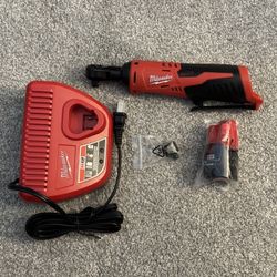 Milwaukee M12 cordless 3/8” Ratchet kit #2457-20
