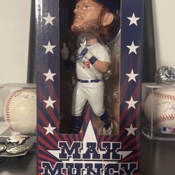 2022 Dodgers Max Muncy Bobblehead Doll