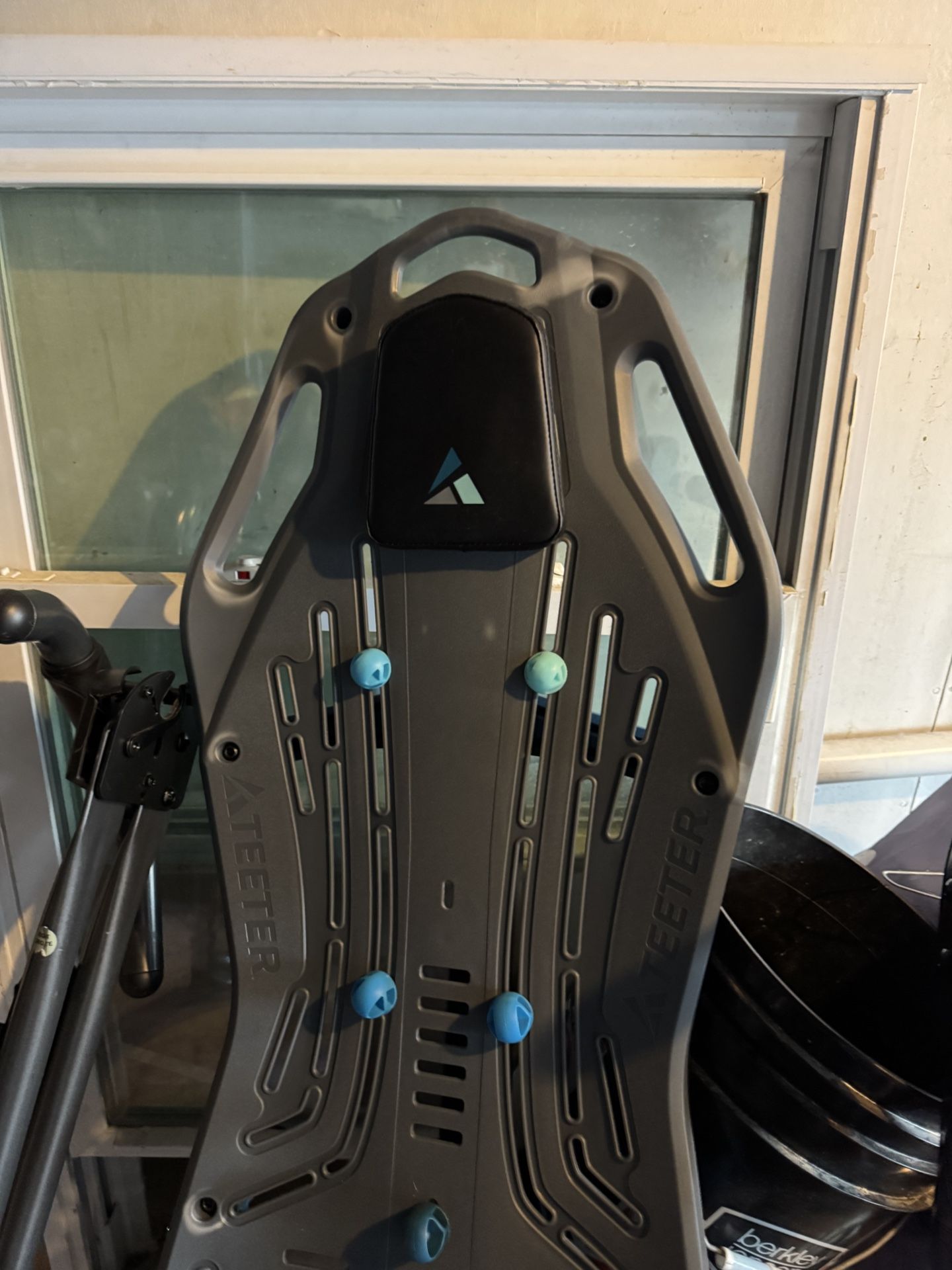 Foldable Inversion Table for Spinal Decompression – Ergonomic Design