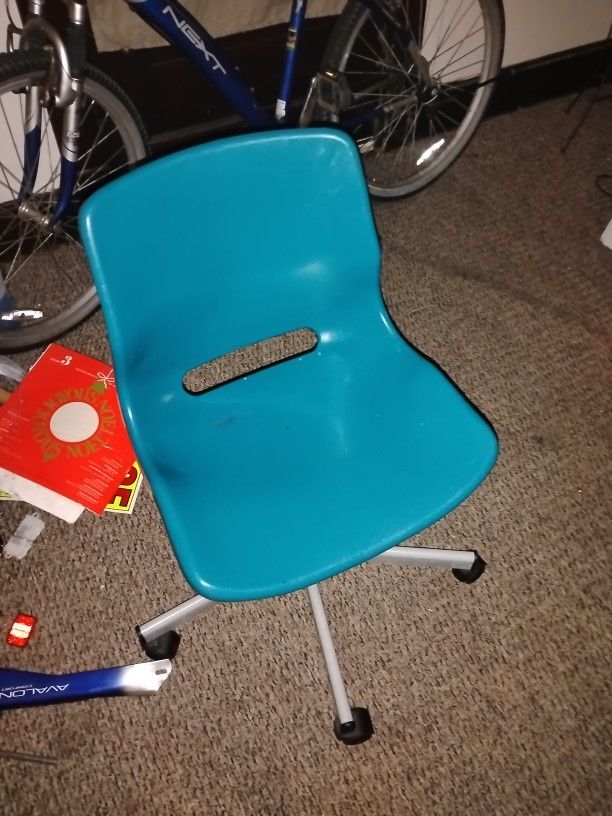6 Chairs 3$ Each