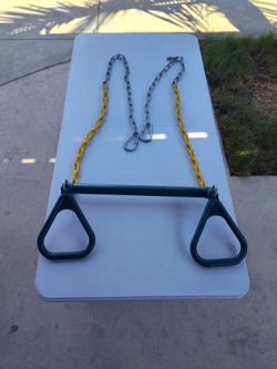 Trapeze swing bar