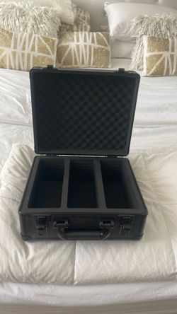 Black Hard-Shell Aluminum Carry Case