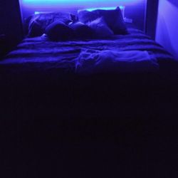 King Size Led Lit Bed Set And Furniture 