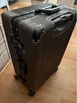 Suitcase free