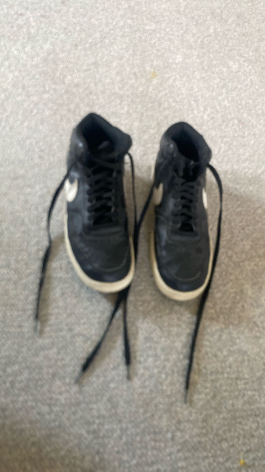 Nike Shoes (SIZE 9)