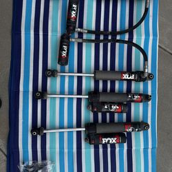 Fox Factory 2.5 Shocks – Jeep JL