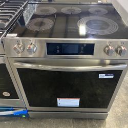 Frigidaire Gallery Series  GCFE3060BF 30 Inch Freestanding Electric Range with 5 Elements, 6.2 cu. ft. Total Convection Oven National Appliance Liquid