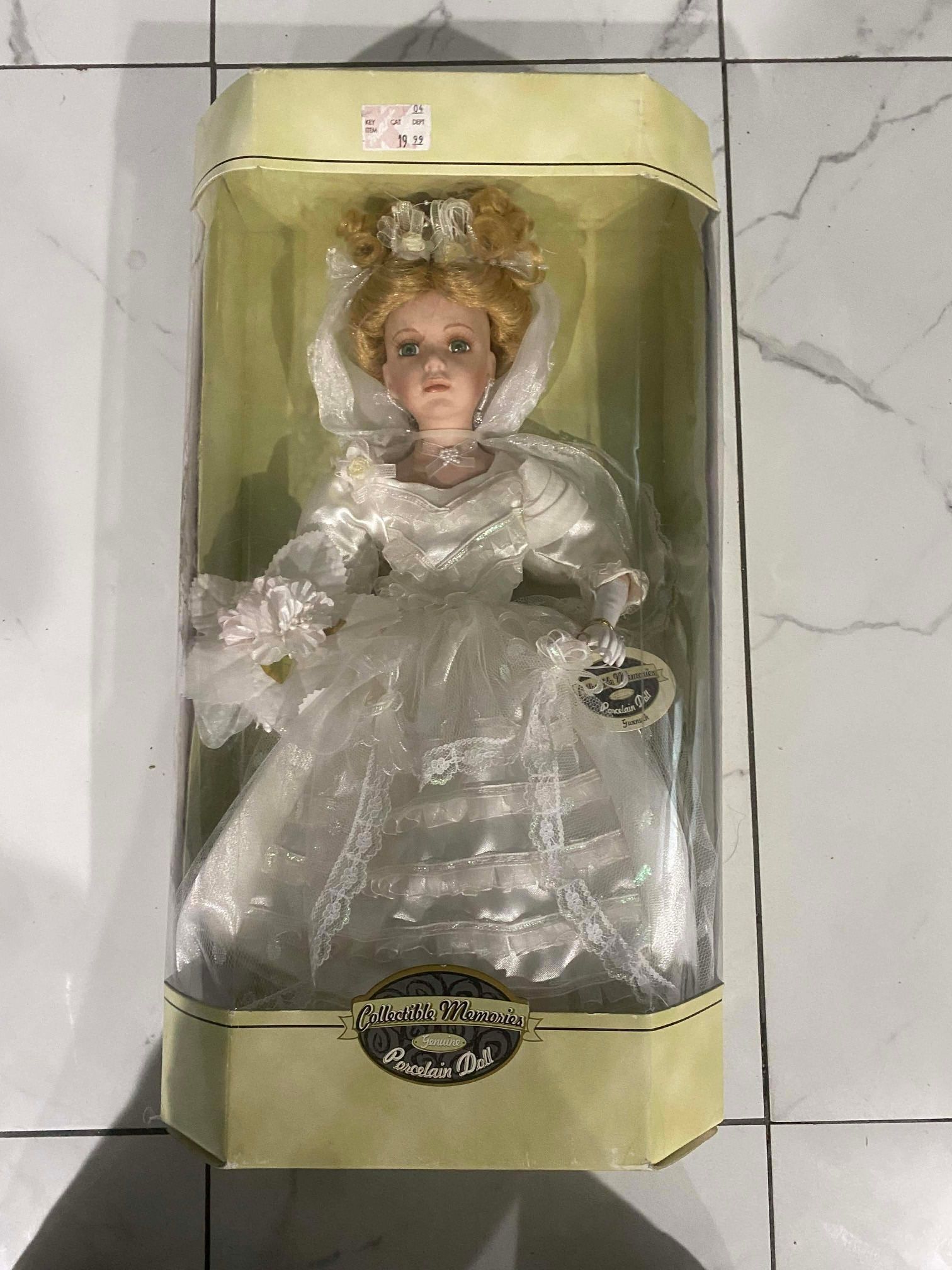 VINTAGE KMART CORP. COLLECTIBLE MEMORIES PORCELAIN DOLL Gwyneth