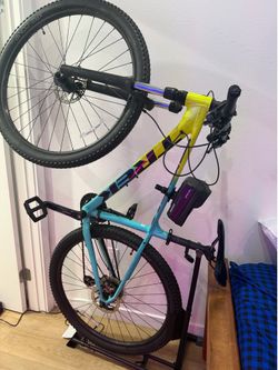 Trek Marlin 5 Mountain Bike 29in size Medium