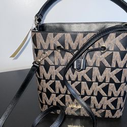 Michael Kors MK Suri MD Bucket Messenger bag | Crossbody- Brown / Black