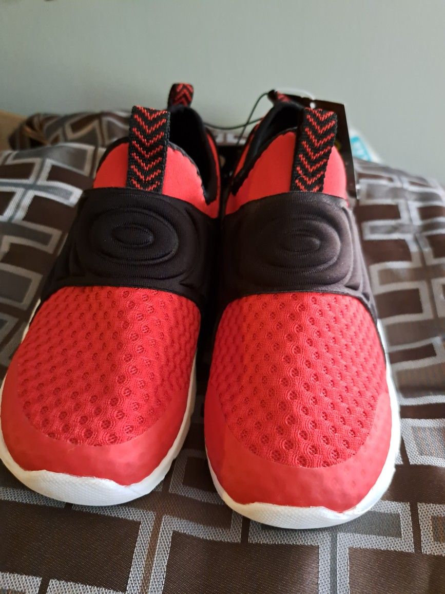 Boys athletics size 3 brand new shoes never been worn