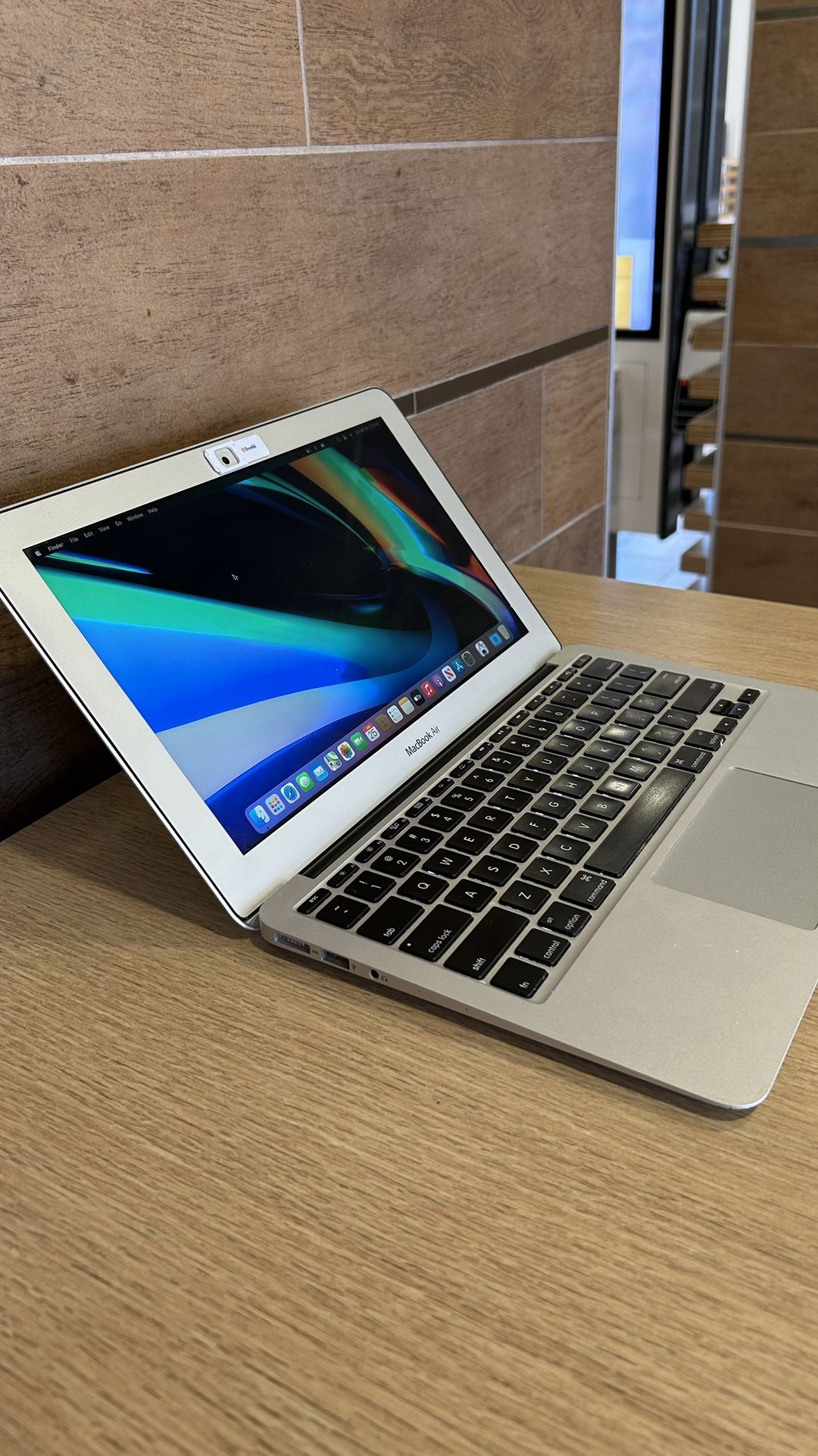 Apple MacBook Air 11” I5/8GB128GB SSD $180