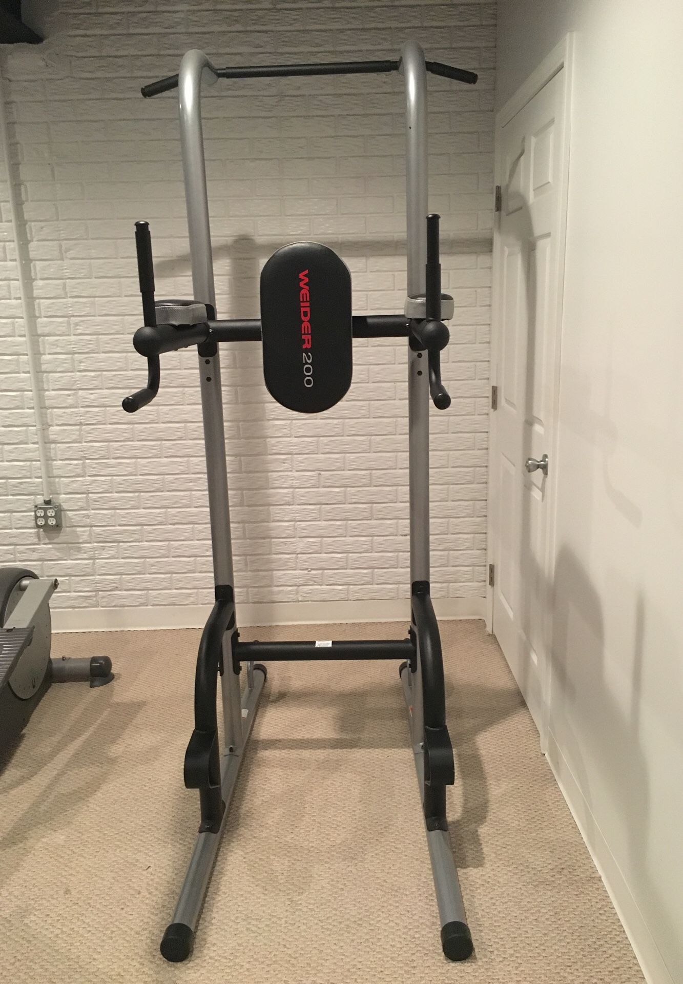 Weider 200 Power Tower Gym