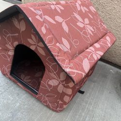 Cat House Water Proof . Good Conditions 