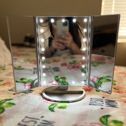 SMALL LIGHT VANITY MIRROR