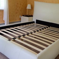 Queen Size Bed With Night Stand