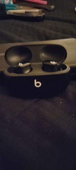 BEATS EARBUDS