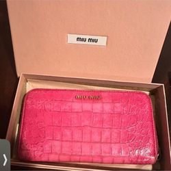 Miu Miu Authentic Wallet Preloved In Excellent Condition 
