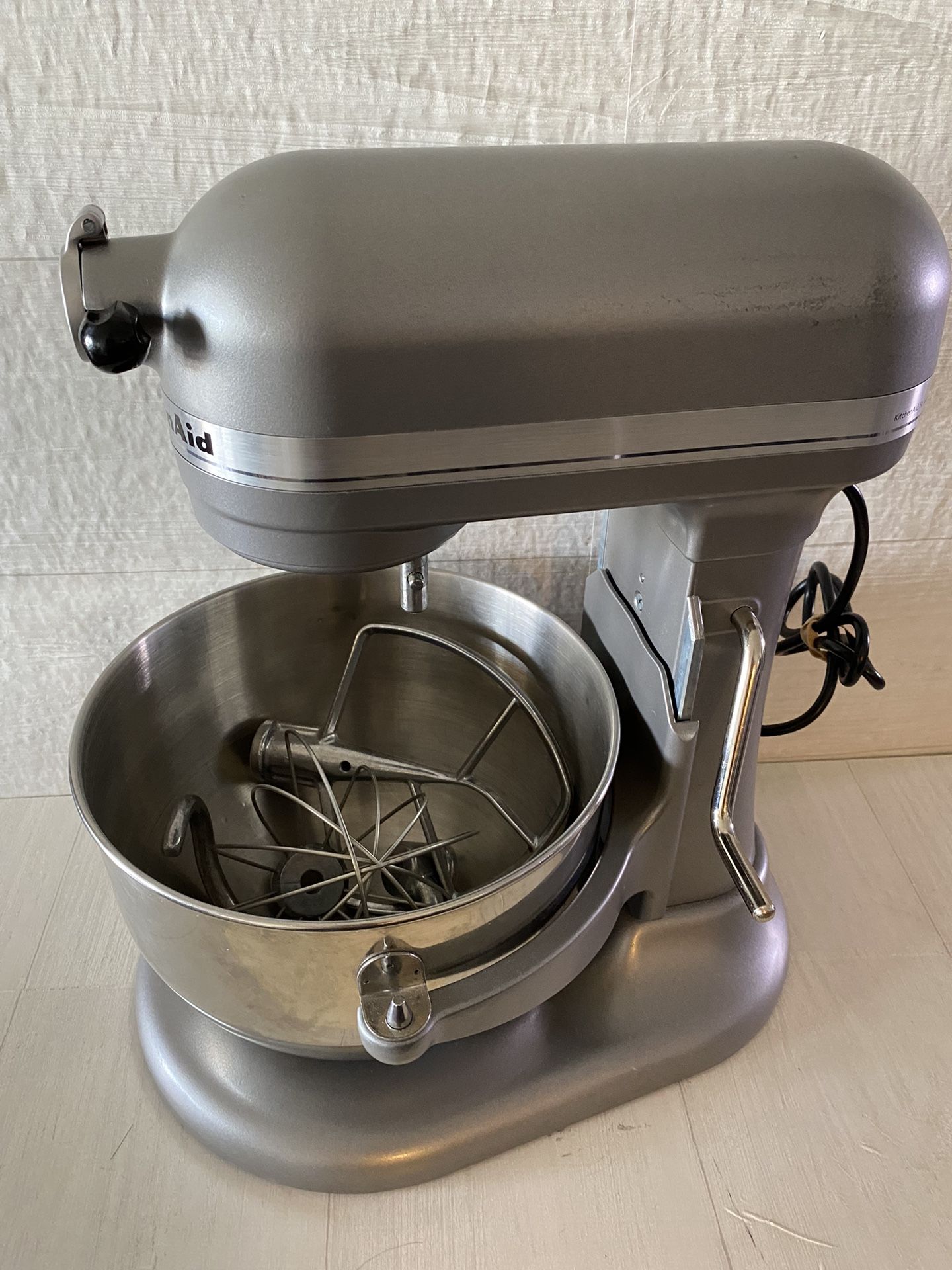 KitchenAid KL26M1XSL Professional 6-Qt. Bowl-Lift Stand Mixer - Silver