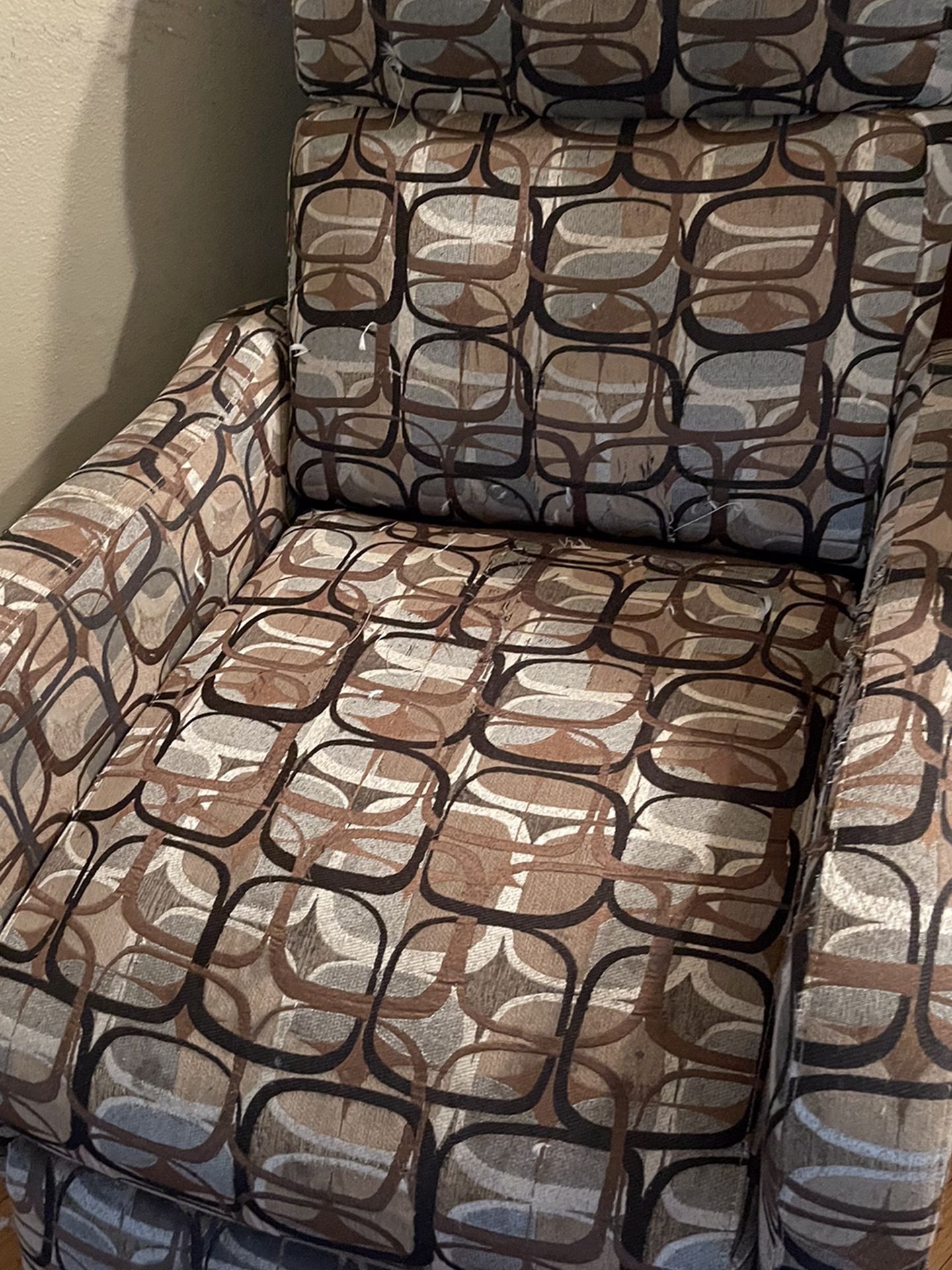 Free Couches And Chair For Pick Up