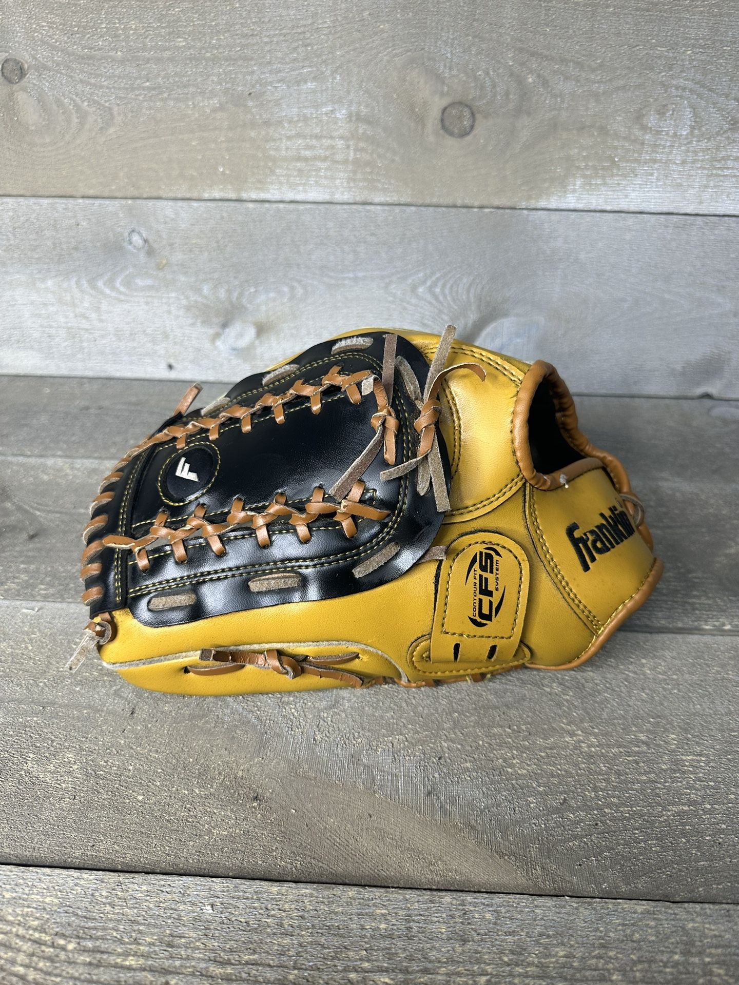 Franklin Fieldmaster Series 12” Baseball Glove Youth Left Hand Throw 22603L