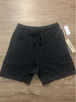 Black essential shorts