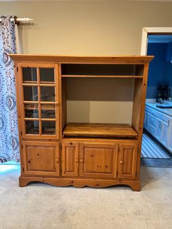TV stand/Entertainment center