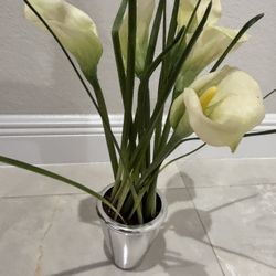 Artificial Calla Lily Arrangement in Silver Pot – Elegant Home Décor