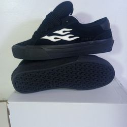 Straye Skateboard 🛹 Men Sz 10 &9.5